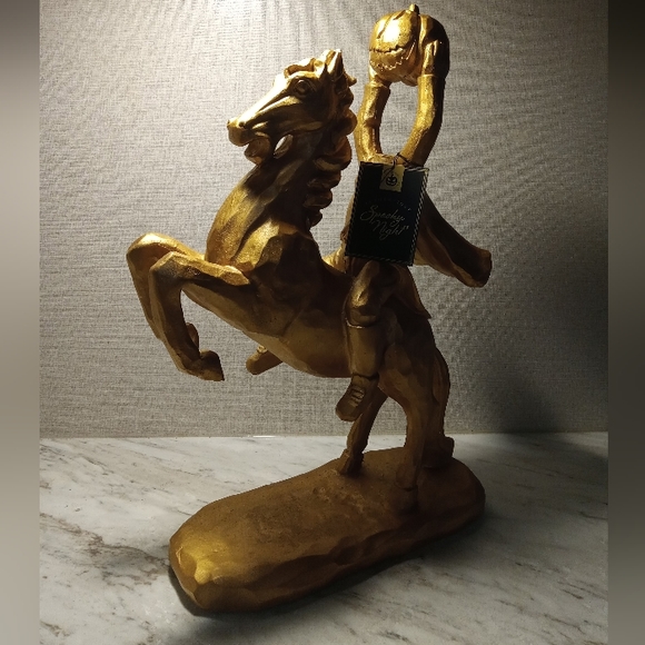 NWT rare viral Gold headless horseman Sleepy hollow statue - Picture 1 of 2